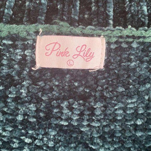 Pink Lily V-Neck Green Soft Sweater - Picture 3 of 3